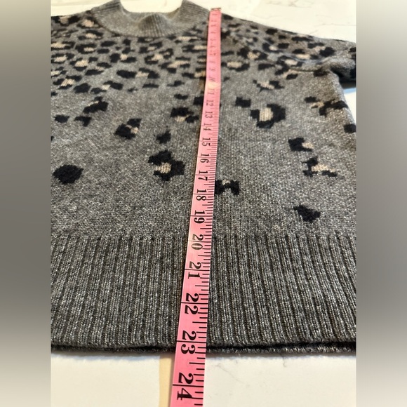 Rag & Bone - Grey Leopard Print Wool Blend Sweater
Sz S - Picture 8 of 13